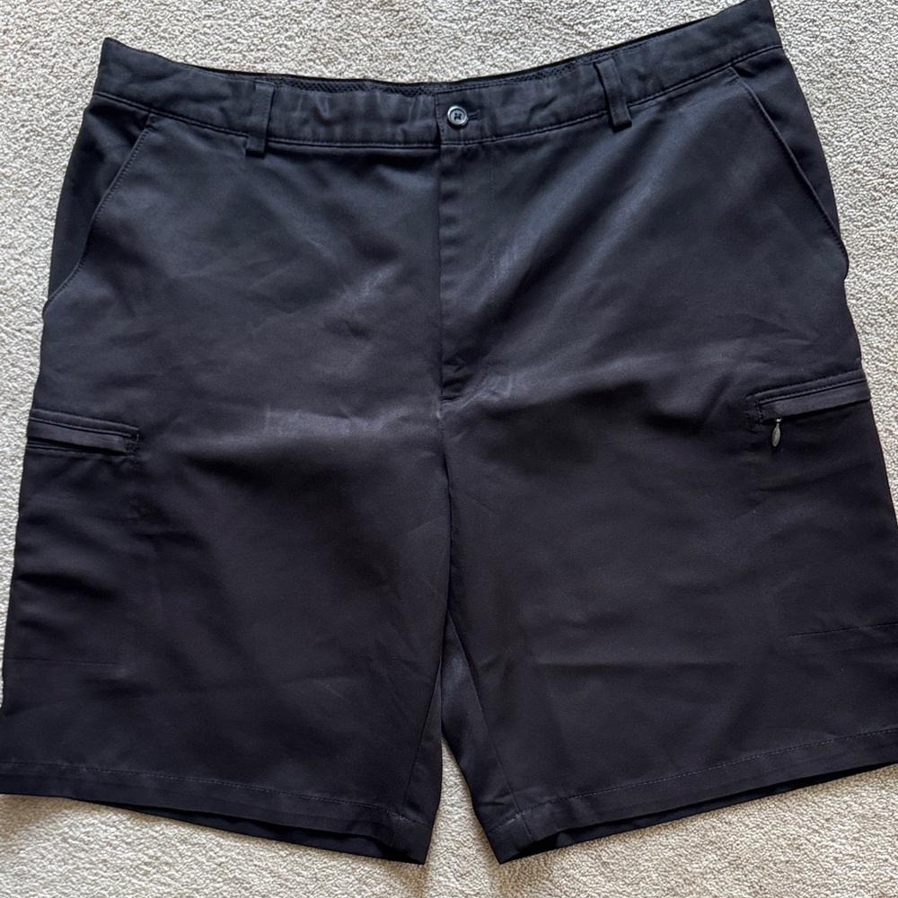 Izod Men's Charcoal Cargo Golf Shorts size 40